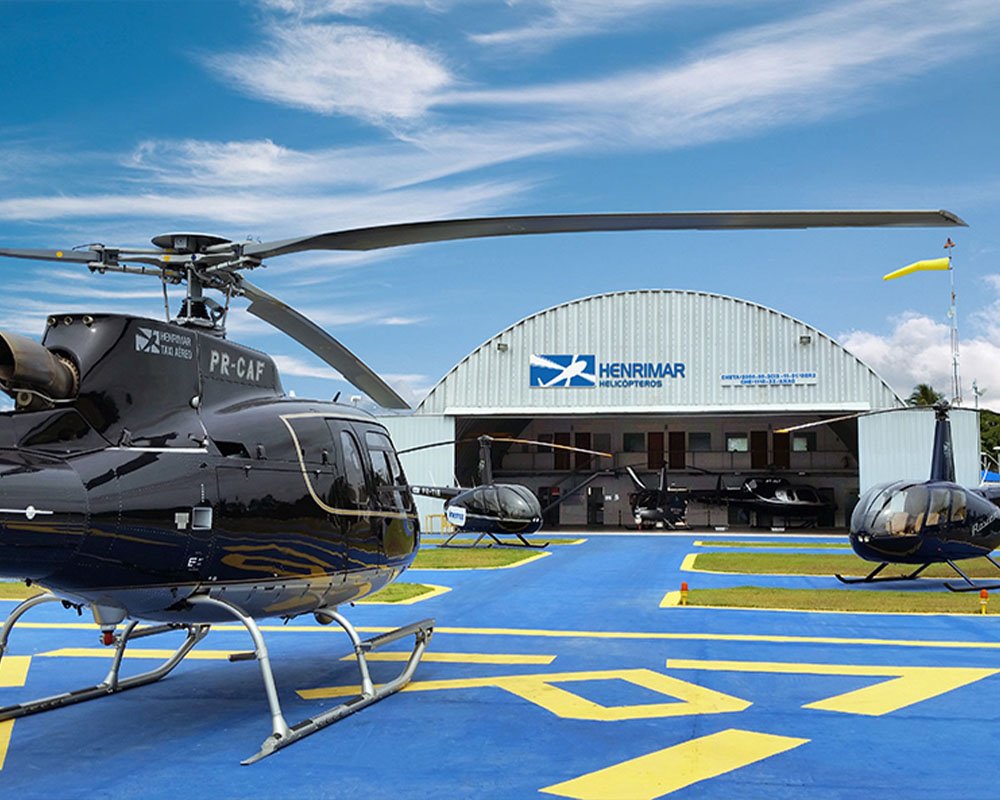 Helicóptero e infraestrutura da base Henrimar